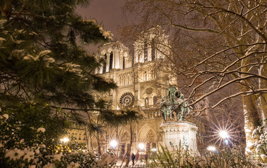 The Notre Dame cathedral in winter , Paris, France. - obrazy, fototapety, plakaty