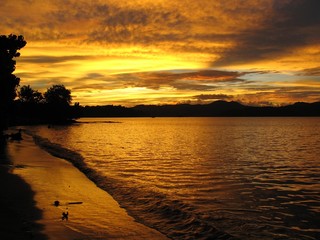 Paysage de Mayotte - coucher du soleil sur la plage de Koungou