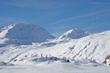 Fototapeta na wymiar winter in the mountains in Switzerland