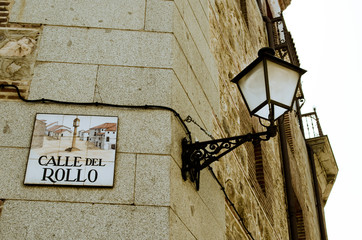 Ceramic plate with the name of the street in Madrid in the traditional Spanish style.