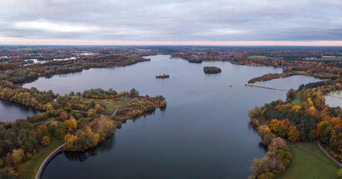 Luftaufnahme vom Lippesee im Herbst, Sande, Paderborn, Deutschland