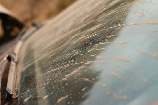 parabrisas sucio de tierra por hacer 4x4 off road