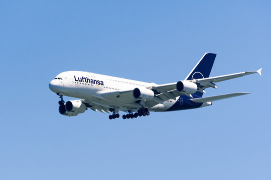 August 31, 2019 San Francisco / CA / USA - Lufthansa aircraft preparing for landing at San Francisco International Airport (SFO)