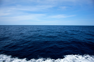 The azure blue ocean is a peaceful and beautiful Pacific sea level