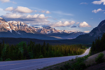 Naklejka premium Early morning sunlight on part of Icefields Parkway in Jasper National Park, Alberta, Canada