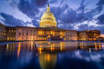 Storm rising over United States Capitol Building, Washington DC - obrazy, fototapety, plakaty