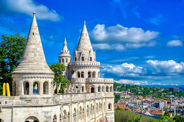 Foto op Plexiglas Vissersbastion, gelegen in het Buda Castle-complex, in Boedapest, Hongarije. © Jbyard