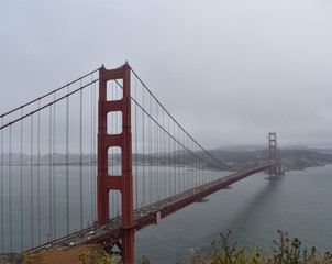 Fototapeta na wymiar Golden Gate Bridge on a gloomy spring day in San Francisco, California