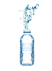 Splash and distribution of fresh drinking water Clear and healthy for the natural mineral water