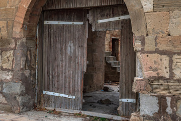 Fototapeta na wymiar Old door to an abandoned ruined house