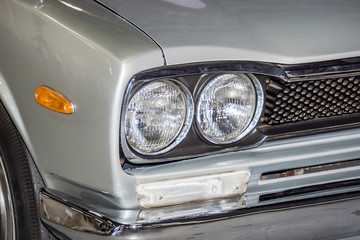 自動車のヘッドライト　Headlight of the car