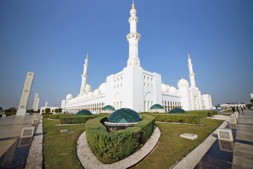  Famous White Grand Sheikh Zayed Mosque with high  golden minarets  1