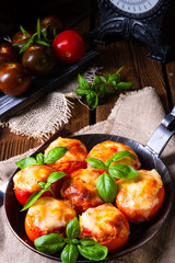 Stuffed tomatoes with minced meat and cheese