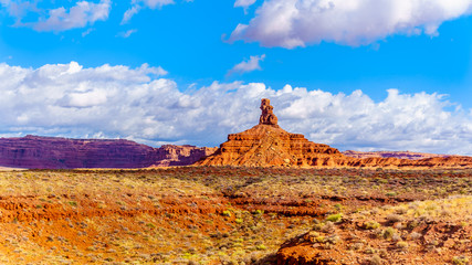 Fototapeta premium The Red Sandstone Buttes and Pinnacles in the semi desert landscape in the Valley of the Gods State Park near Mexican Hat, Utah, United States