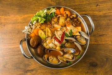 韓国料理チゲ　typical Korean seafood hot pot (Jjigae)