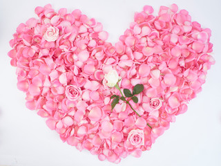 Obraz na płótnie Canvas Heart symbol made of pink rose petals.