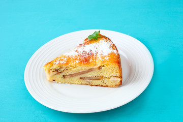 Stück von Birnenkuchen