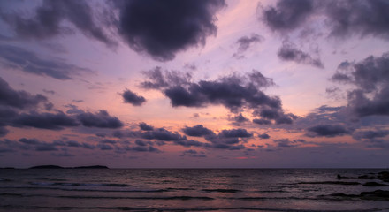 Fototapeta na wymiar Beautiful sunset cloudy sky