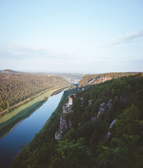 Obraz premium Sonnenaufgang an der Elbe