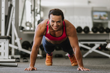 bodybuilder push ups on the gym floor