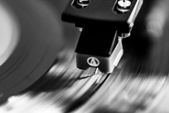 capsula magnetica y aguja del tocadiscos