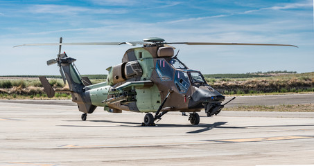helicoptero de combate © Adolf