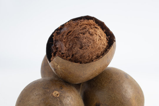 Loi Han Guo or monk fruit. The fruits were often used as the main ingredients of "cooling drinks" as remedies for hot weather, fever, or other dysfunctions with heat