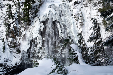 Fototapeta na wymiar waterfall in winter forest