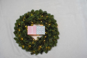 Adventskalender Tannenkranz mit Lichtern Nummer 12