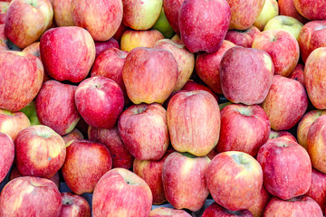 A bunch of whole ripe apple in fruit market 