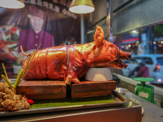 Naklejka premium Grilled pig on the market of Bali, Indonesia, close up