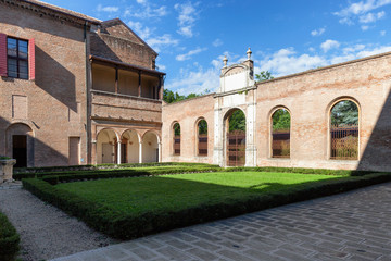 Fototapeta na wymiar Ferrara, Cortile di Palazzo Diamanti