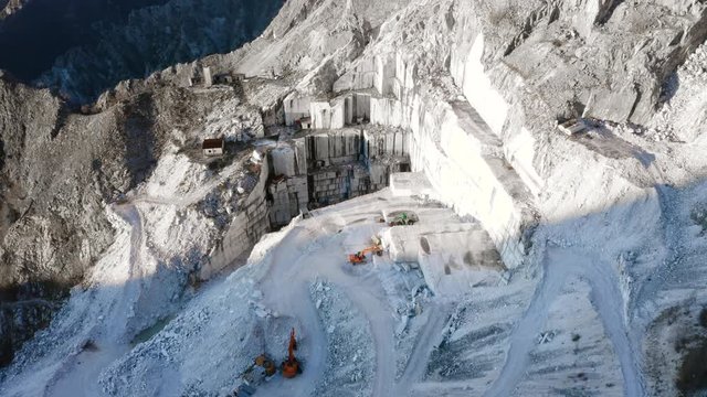 Cave di marmo di Carrara, vista aerea.