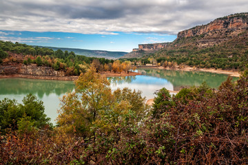 Naklejka premium Embalse de la Toba por la mañana temprano. Cuenca. España. Europa.