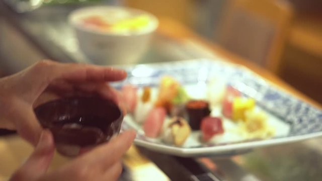 Work of the sushi chef｜寿司の仕上げ