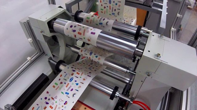 Print and cut feature synchronized machine producing stickers