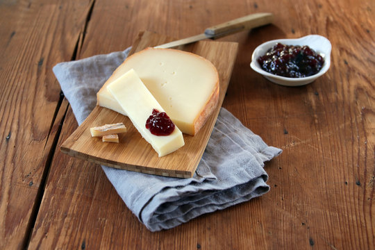 ossau-iraty mit kirschmarmelade