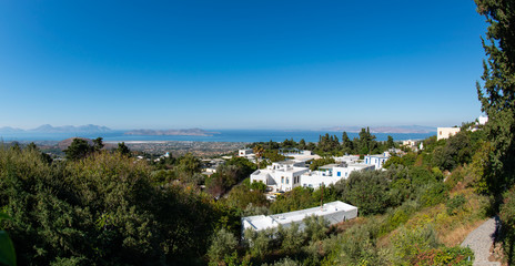 Zia und Mittelmeerküste vor dem türkischen Festland im Norden auf der Insel Kos Griechenland