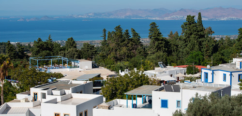 Zia und Mittelmeerküste vor dem türkischen Festland im Norden auf der Insel Kos Griechenland