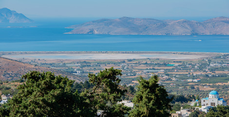 Zia und Mittelmeerküste vor dem türkischen Festland im Norden auf der Insel Kos Griechenland