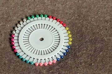 カラフルまち針