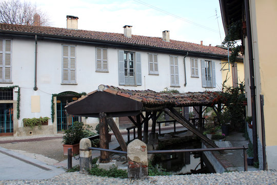 Vicolo dei lavandai nel borgo storico di Milano