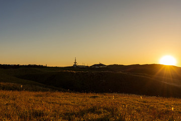 美しい夕焼け空の阿蘇大観峰と大空に浮かぶ阿蘇山噴煙　Aso Daikanbo in the...