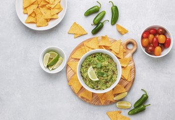 Spicy fresh guacamole served with nachos