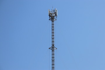 Obraz premium Telecommunications poles under the sky