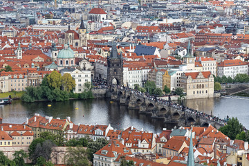 Fototapeta na wymiar 展望台よりプラハの街風景　カレル橋　モルダウ川