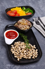 Beans with vegetables and meat