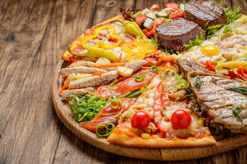 Mixed meals and pizza on round wood