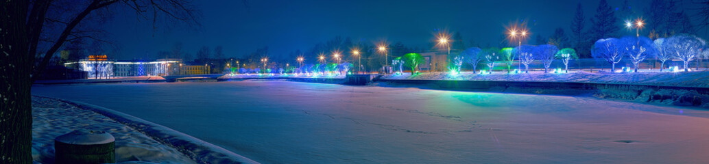 Fototapeta na wymiar ST. PETERSBURG, RUSSIA - January 11, 2013: Festive New Year panorama of the city center. Colorful lighting of trees and lights of illumination. Night landscape