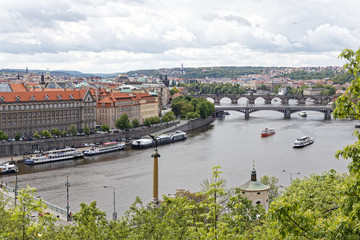 Fototapeta na wymiar プラハの街並み　モルダウ川　巨大メトロノームからの景色